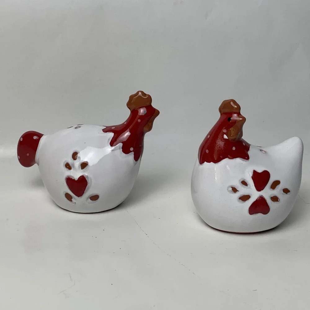 Vtg Style Ceramic Hen Salt and Pepper Shakers Red White Heart Farmhouse Decor